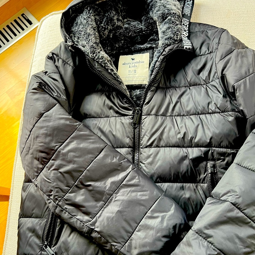 Abercrombie Boys Hooded Puffer Jacket with soft inside lining. Great Condition!